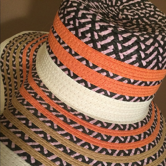 BCBGeneration Large Brimmed Floppy Hat - Picture 3 of 5